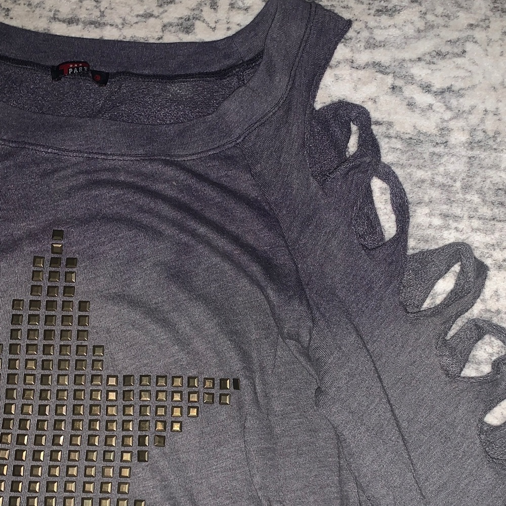 Y2K TPARTY DISTRESSED GRAYISH BLUE TOP WITH CUTOUT SLEEVES  AND GOLD STUDED STAR - Picture 9 of 11